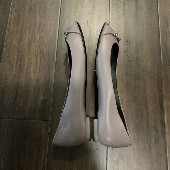 Gucci Salandia Leather Lavender Silver Tab Peep Toe Flat Size 40 US 10 - Picture 4 of 8